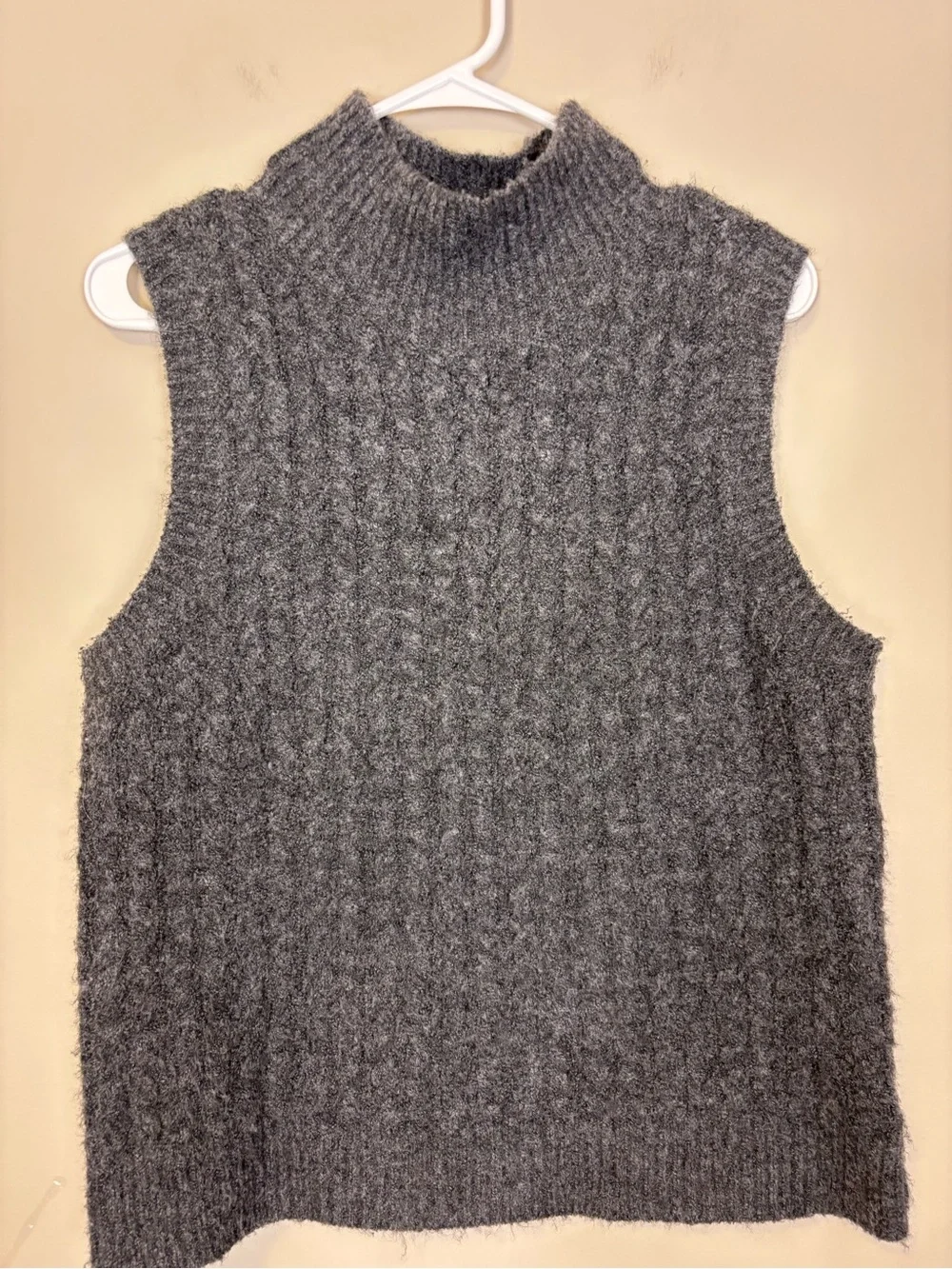 Evereve Sleeveless Turtleneck Cable Knit Sweater - Charcoal Gray Large